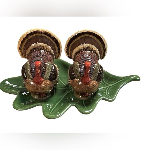 Department 56 Time to Celebrated Turkey Salt & Pepper with Leaf Tray - Picture 1 of 4